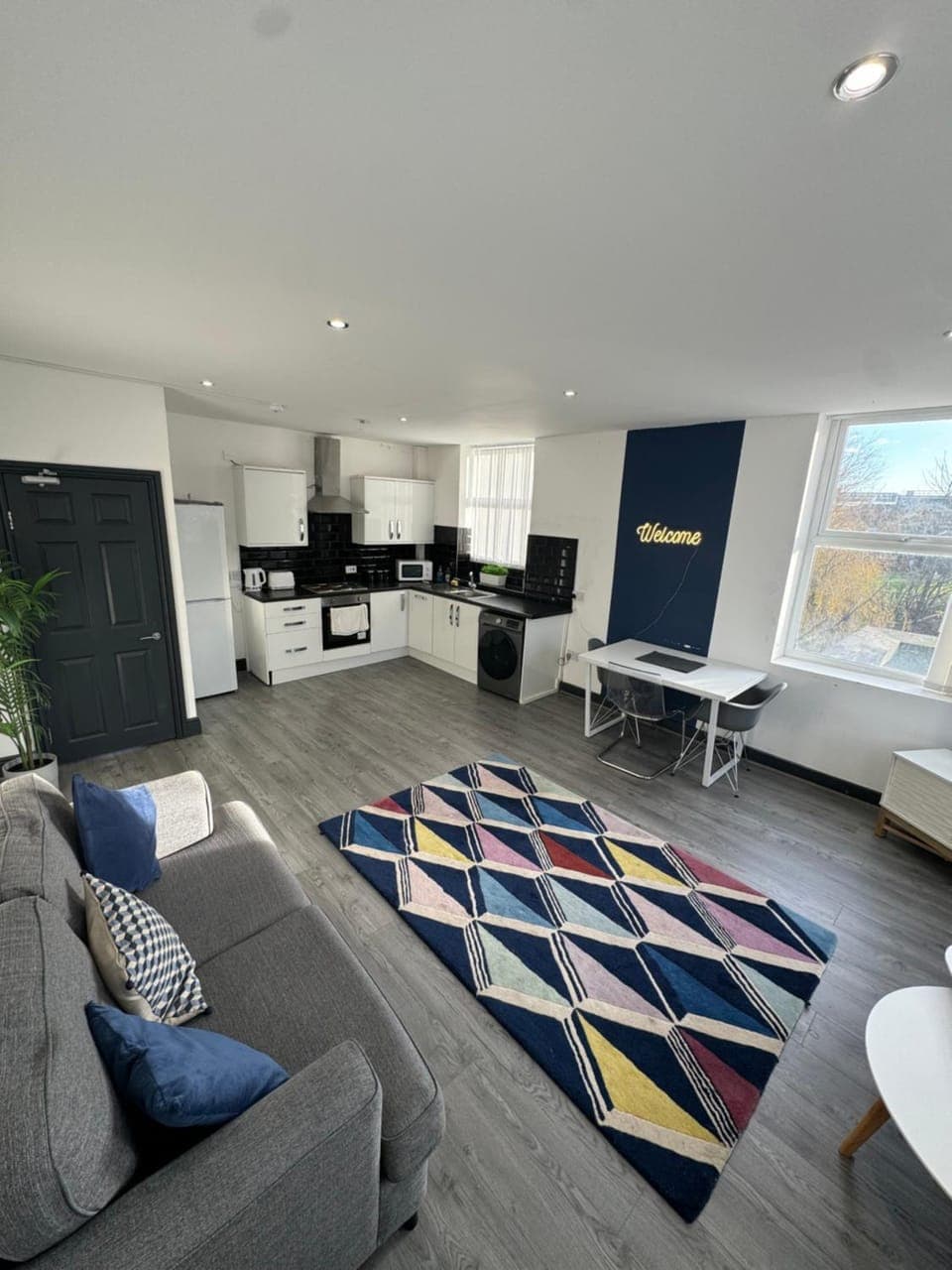 TV and multimedia, Kitchen or kitchenette, Seating area