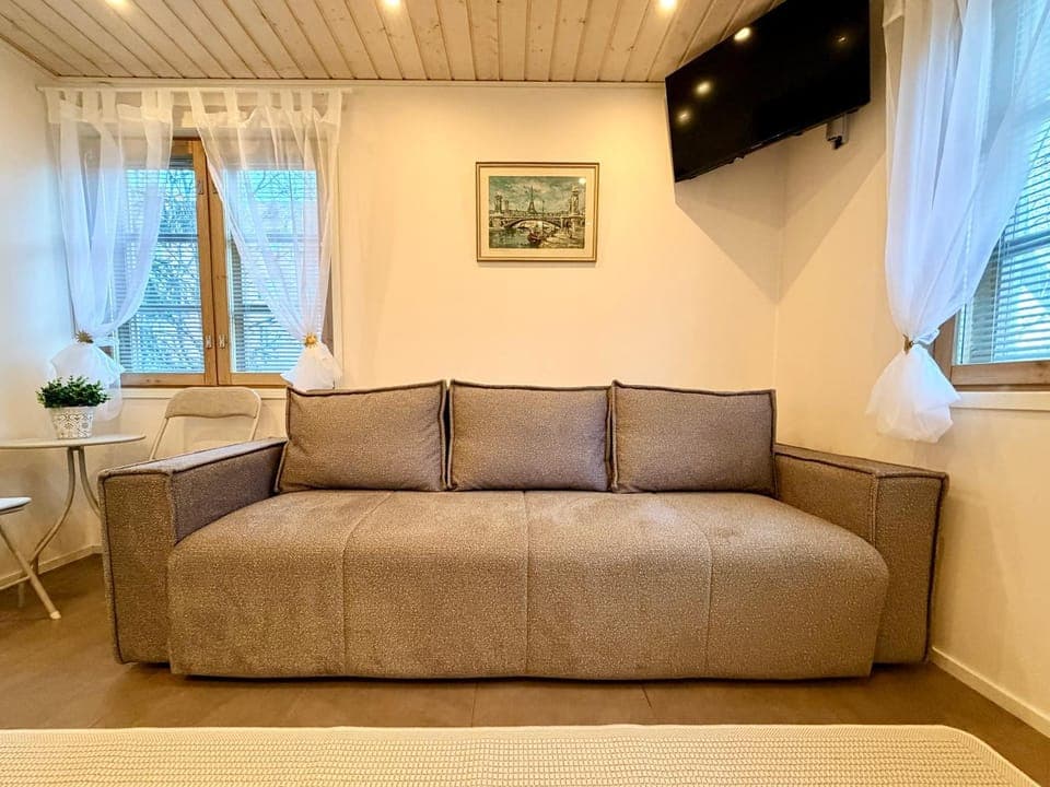 TV and multimedia, Kitchen or kitchenette, Living room, Bedroom