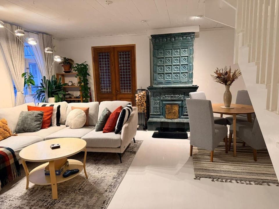 Living room, Seating area