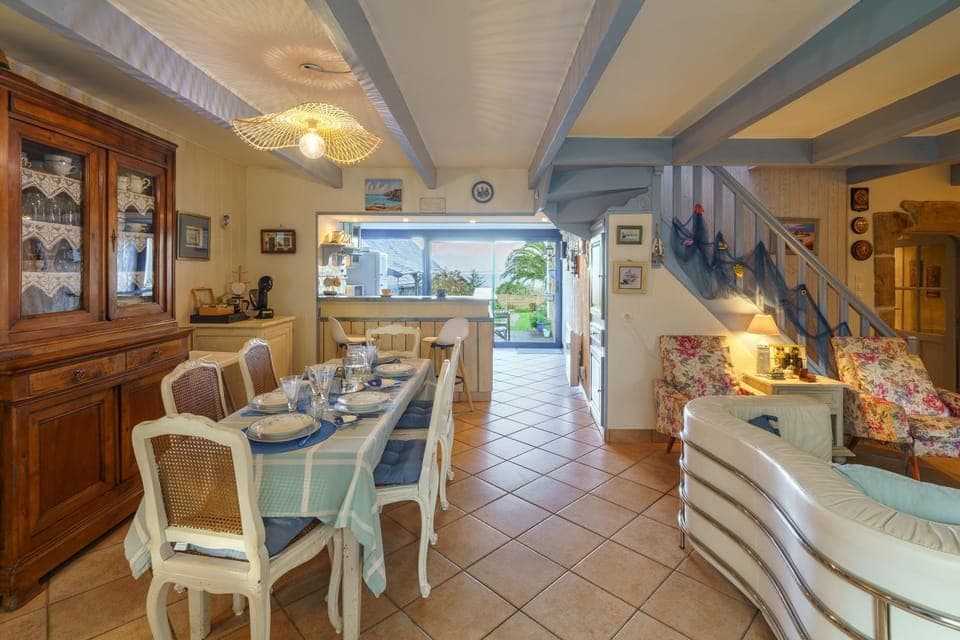 Living room, Dining area