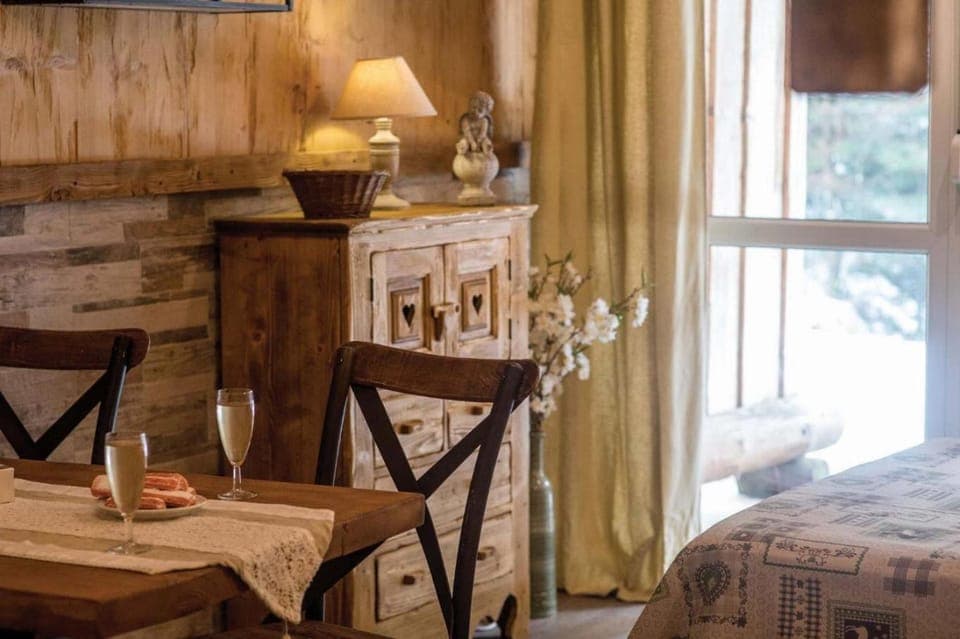 Living room, Photo of the whole room, Dining area