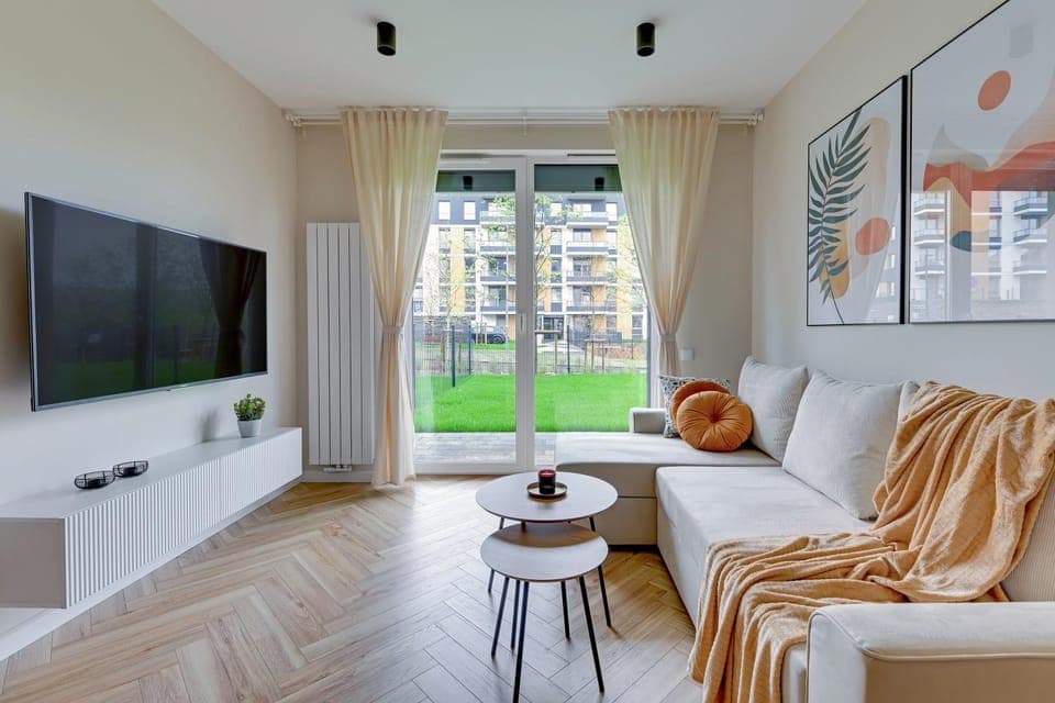 Communal lounge/ TV room, TV and multimedia, Living room, Seating area, Evening entertainment