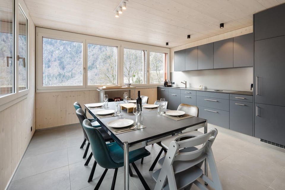 Kitchen or kitchenette, Dining area, stove