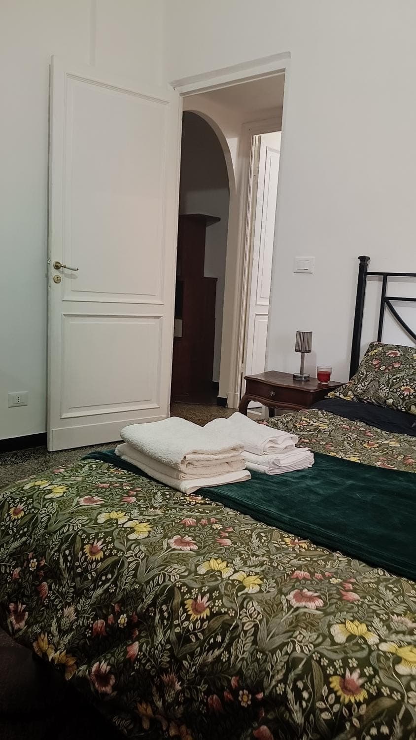 Bed, Photo of the whole room, Bedroom, towels