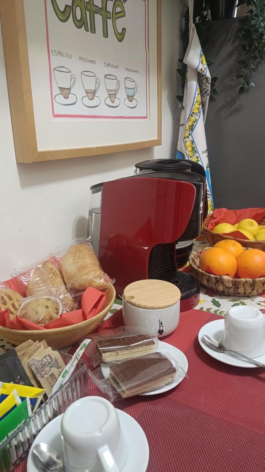 Coffee/tea facilities, Food and drinks, Breakfast