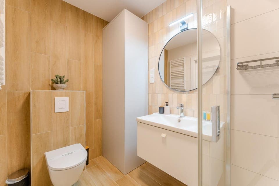 Shower, Toilet, Bathroom