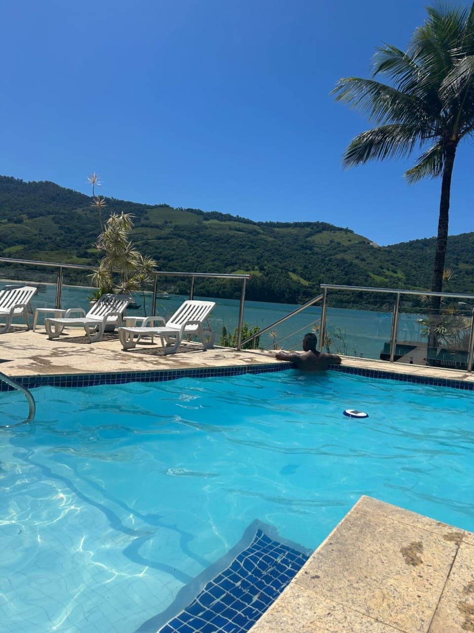 Day, Pool view