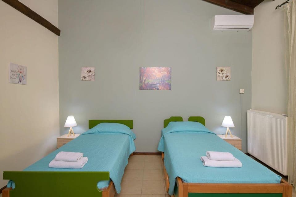 Bed, Bedroom, air conditioner