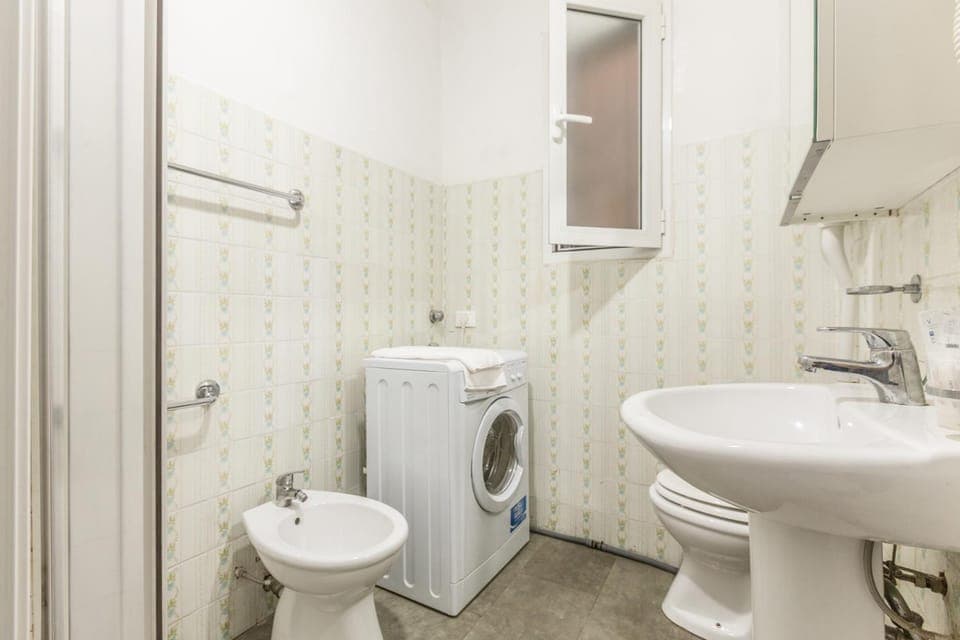 Shower, Toilet, Bathroom, bidet, towels, washing machine