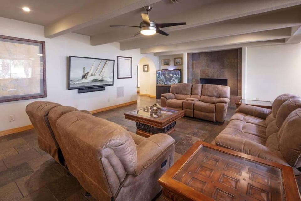 Living room, Seating area