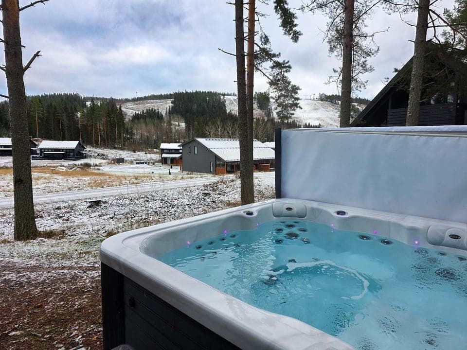 Mountain view, Pool view