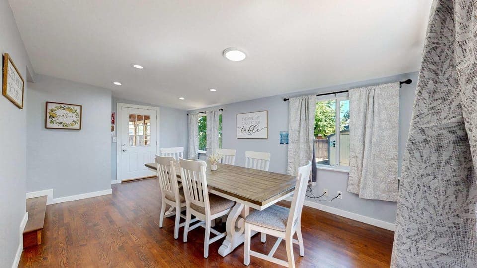 Seating area, Dining area