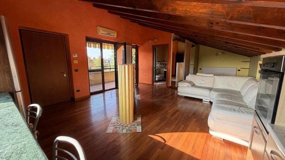 Living room, Photo of the whole room