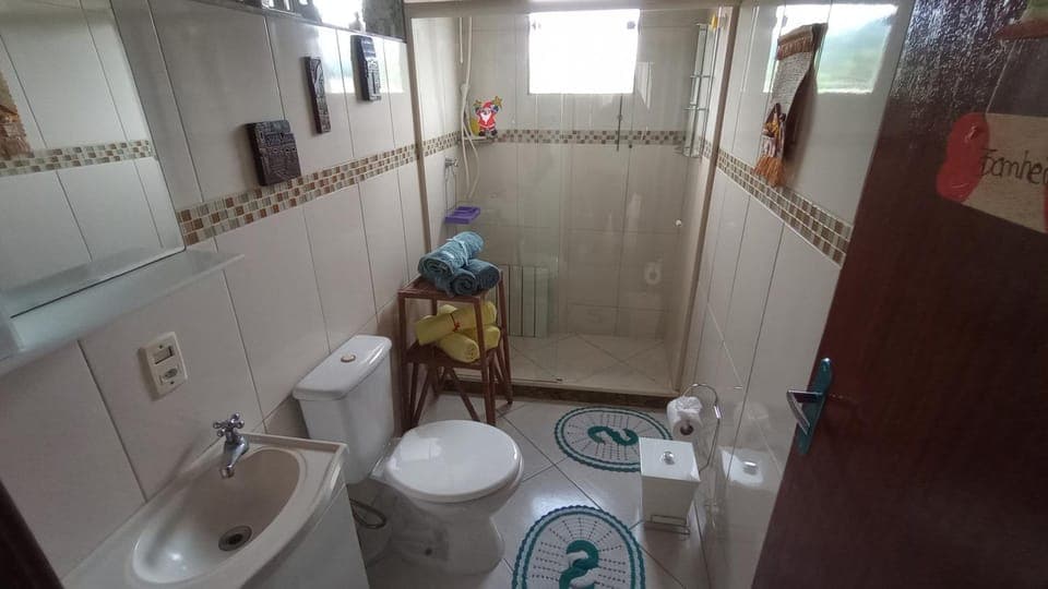 Shower, Toilet, Bathroom, towels