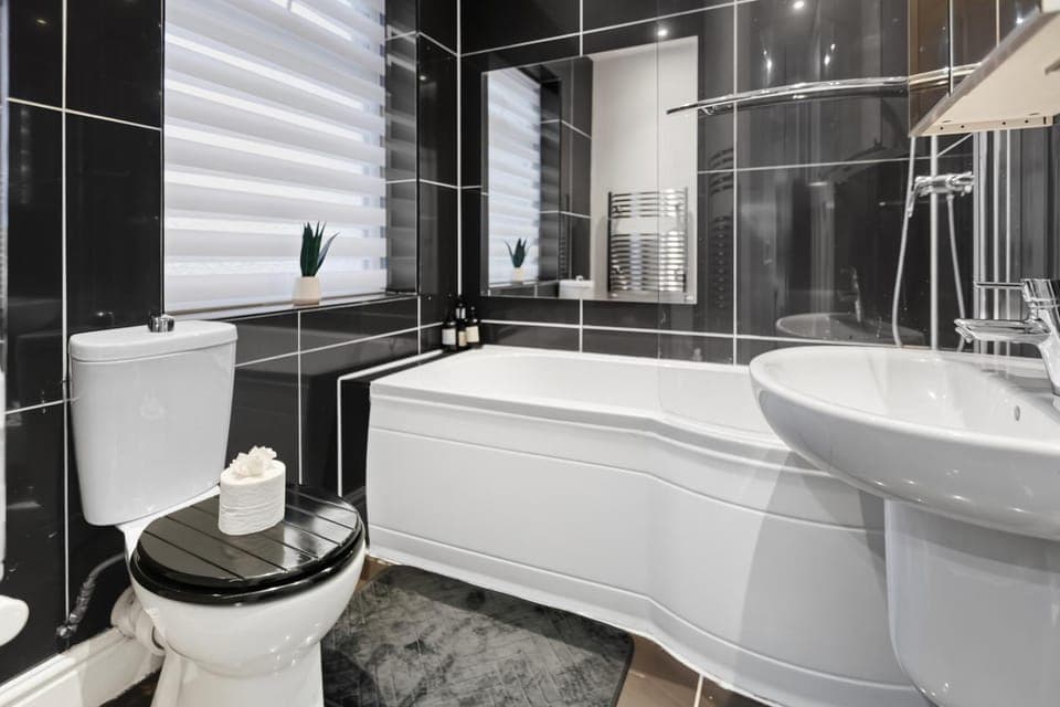 Shower, Toilet, Bathroom, Bath