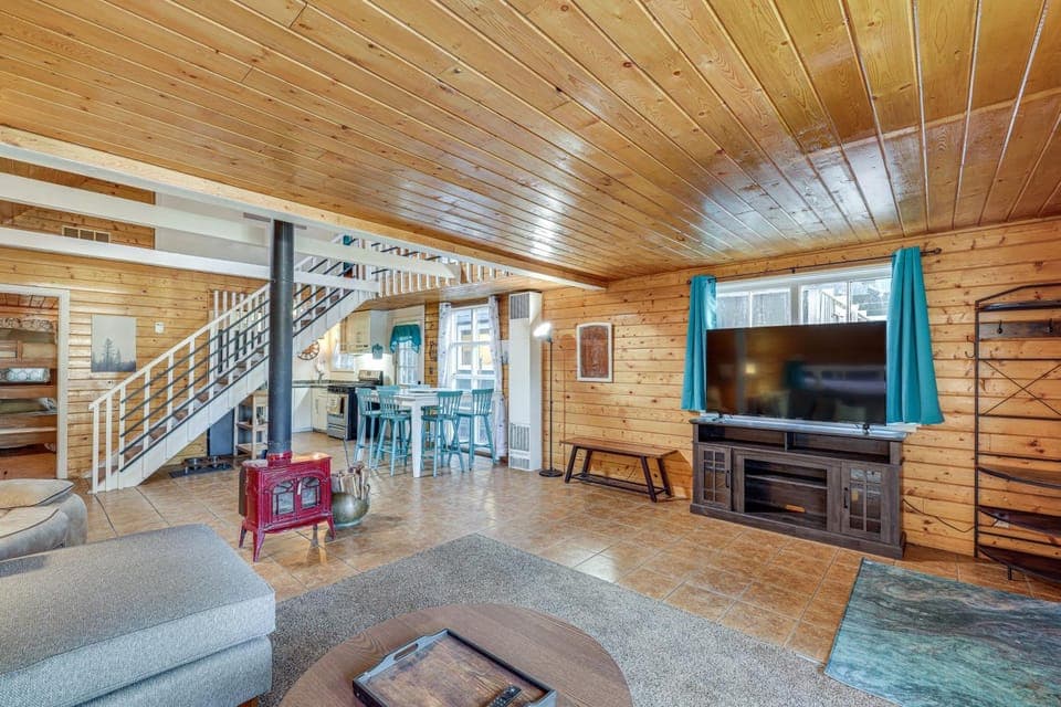 Walk to Trolley! Big Bear Family Cabin w/ Deck Cabin in Big Bear