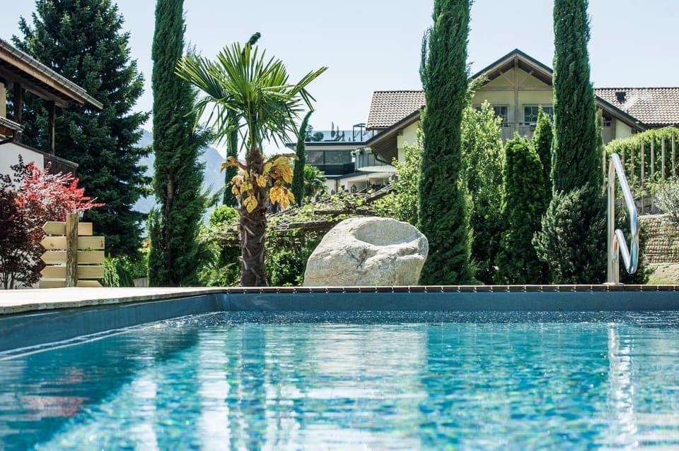 Swimming pool, Swimming pool