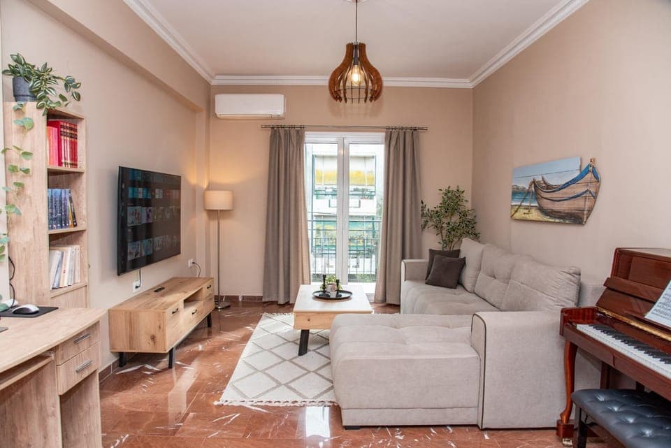 Communal lounge/ TV room