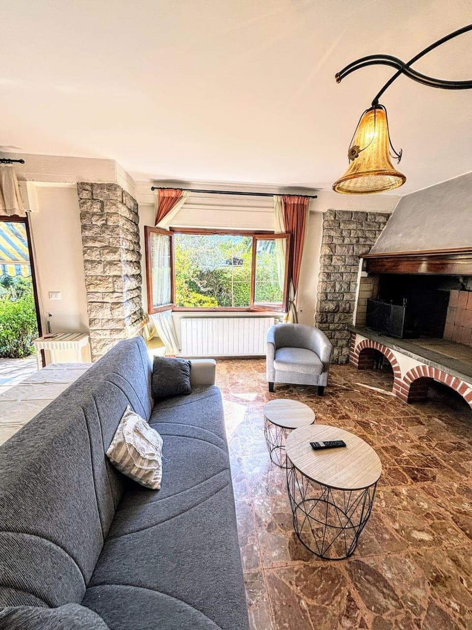 TV and multimedia, Living room, Seating area