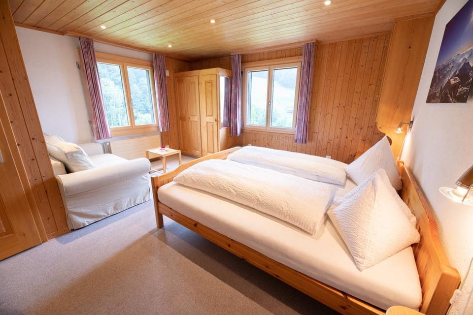 Neighbourhood, Natural landscape, Garden, Garden, Living room, Photo of the whole room, Decorative detail, Decorative detail, Seating area, Bedroom, Garden view, Mountain view