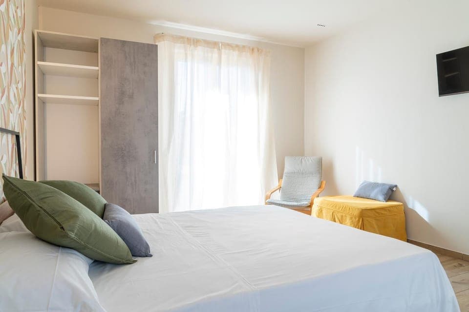 TV and multimedia, wardrobe