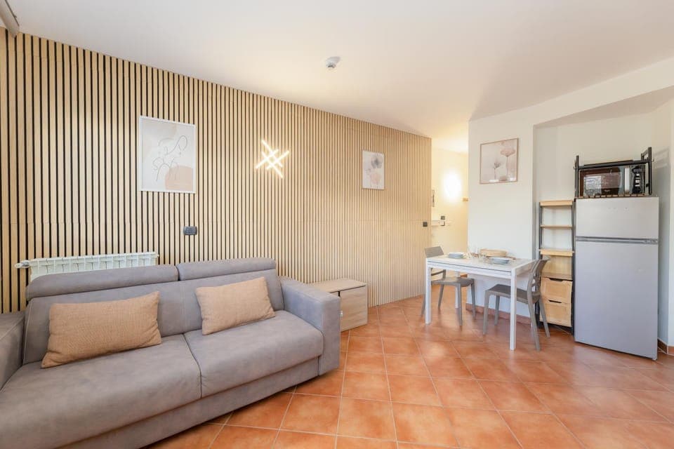 Living room, Seating area, Dining area, oven