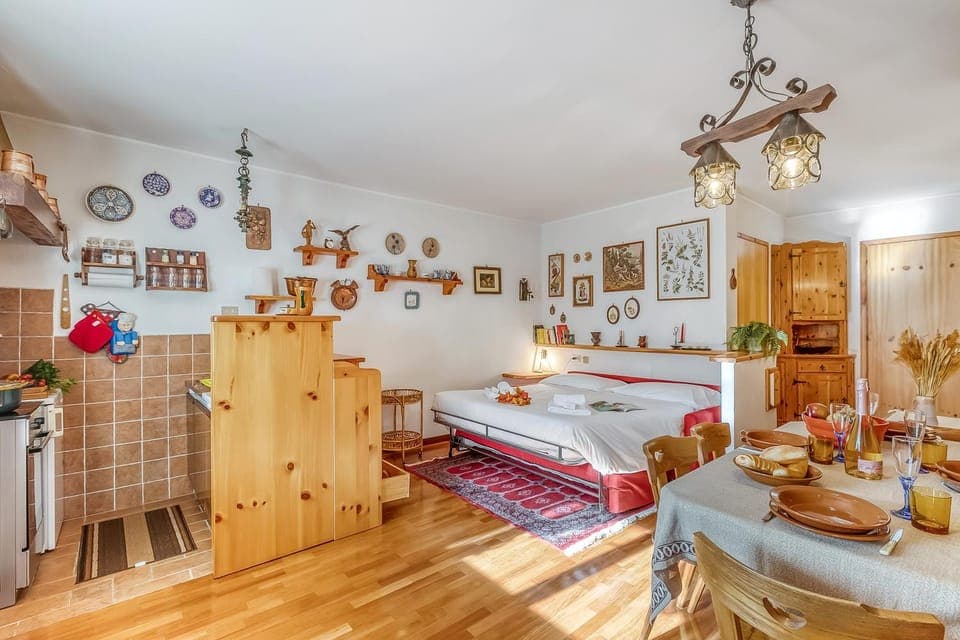 Living room, Dining area