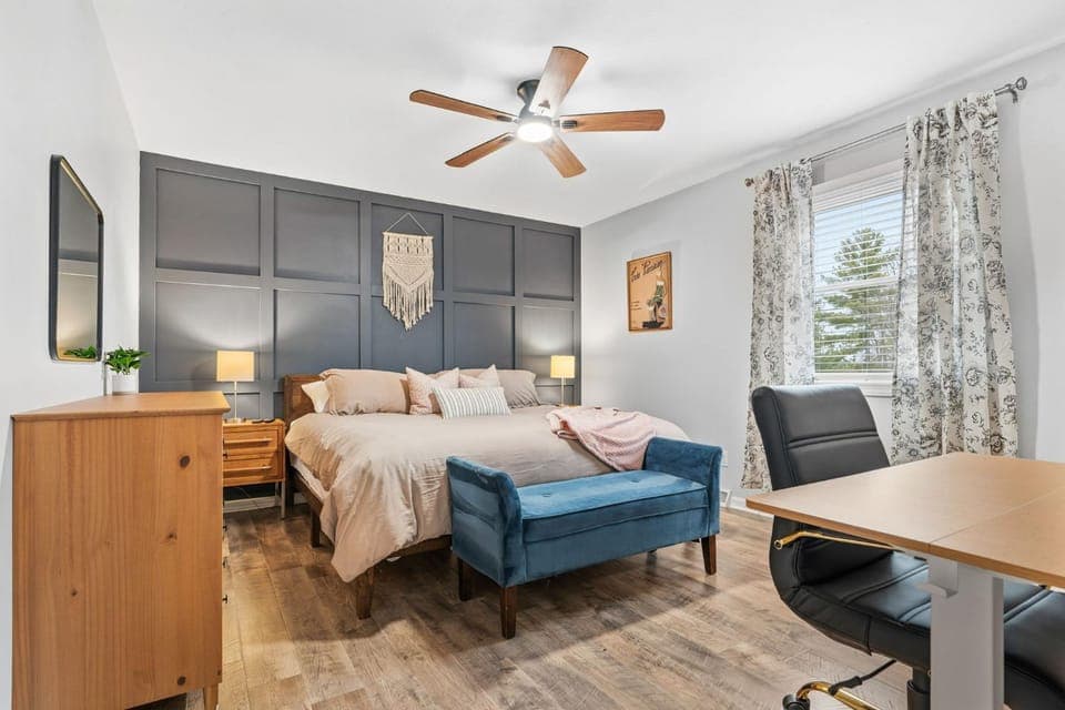 Bed, Photo of the whole room, Bedroom