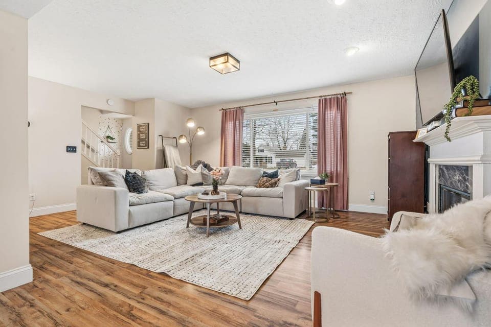 TV and multimedia, Living room, Seating area