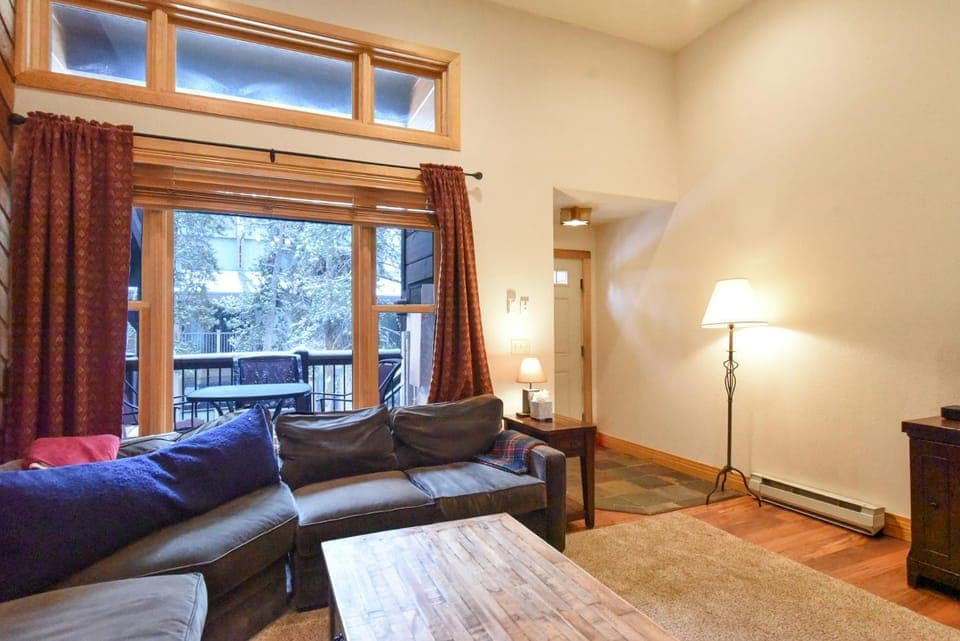 Winterpoint Snowbound Townhome - Walk to Town/Slopes Apartment in Breckenridge