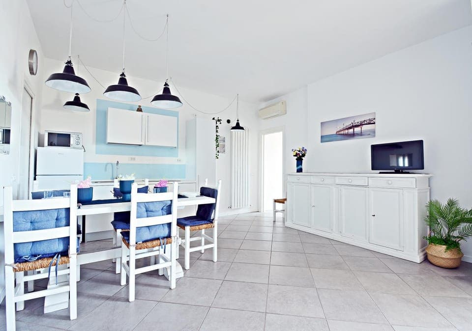 TV and multimedia, Kitchen or kitchenette, Dining area