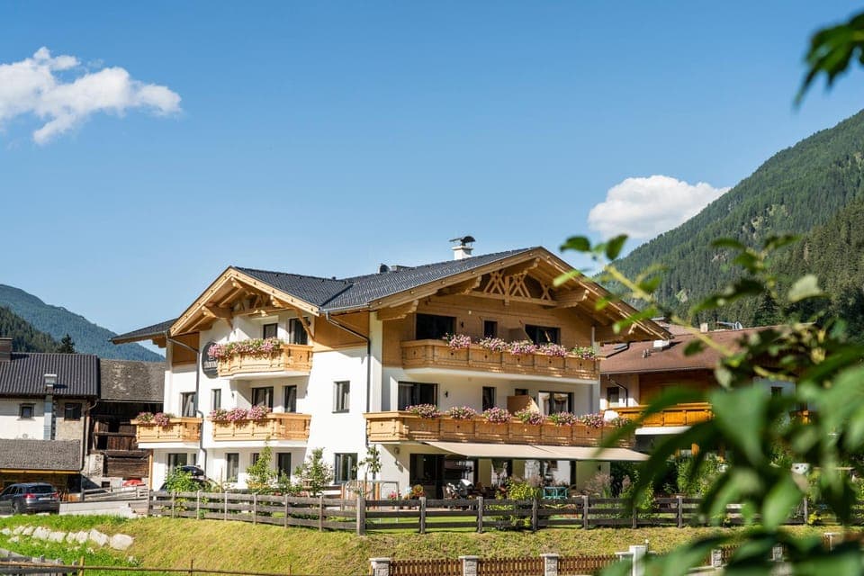 Property building, Facade/entrance, Bird's eye view