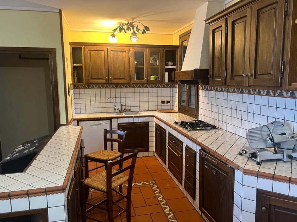 Kitchen or kitchenette, Dining area, dishwasher, oven, pet friendly, stove