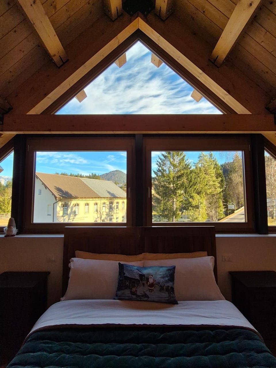 Bed, Photo of the whole room, Bedroom, Mountain view