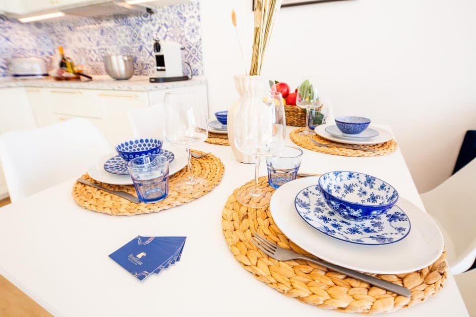 Kitchen or kitchenette, Food and drinks, Dining area, Food