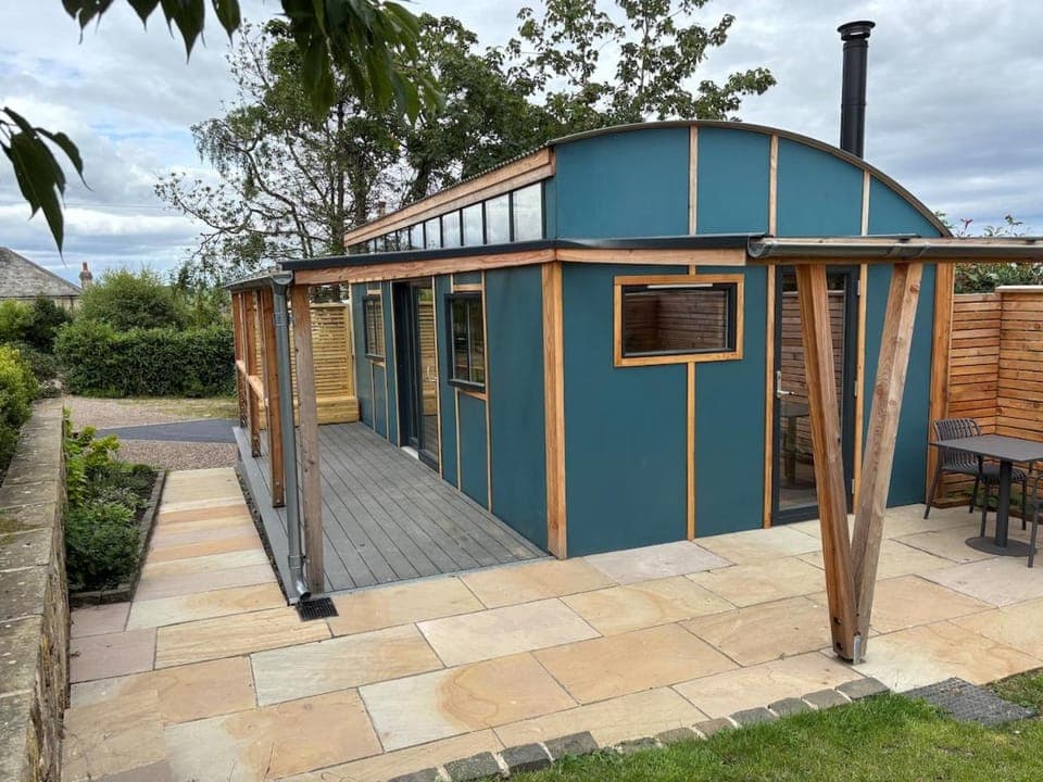 Property building, Patio, Balcony/Terrace