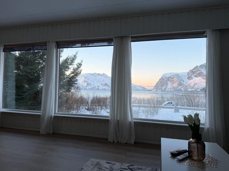 Mountain view, Sea view