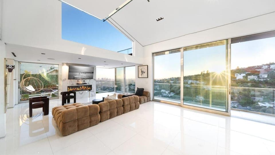 Patio, Natural landscape, TV and multimedia, View (from property/room), Balcony/Terrace, Living room, Seating area, Mountain view