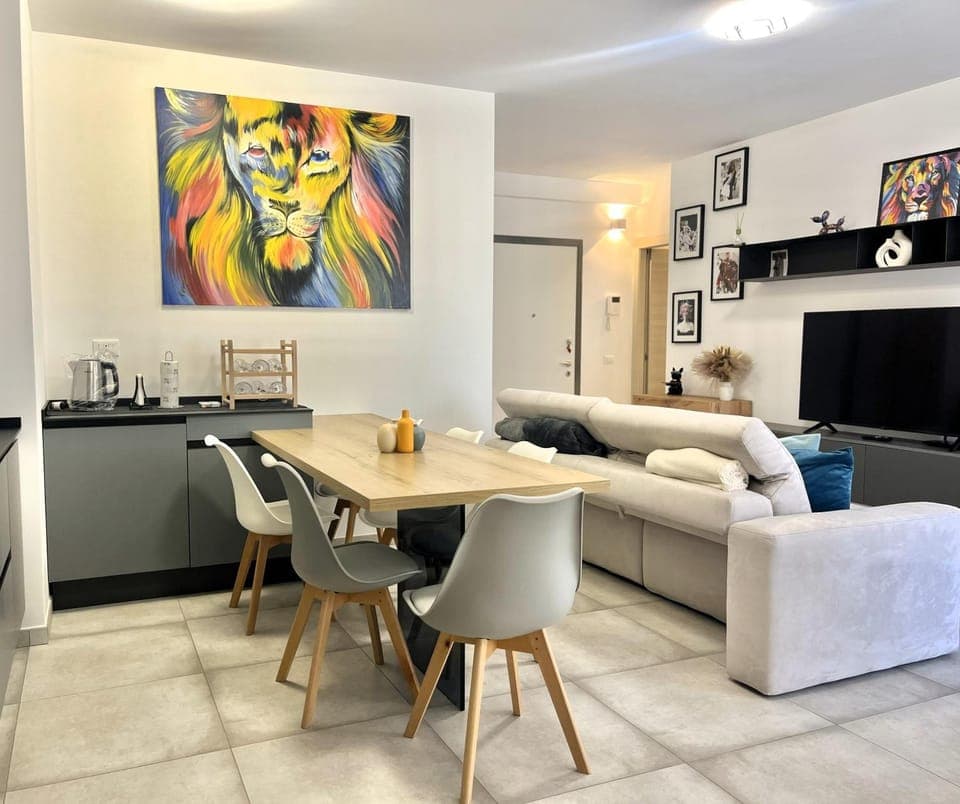 TV and multimedia, Living room, Dining area