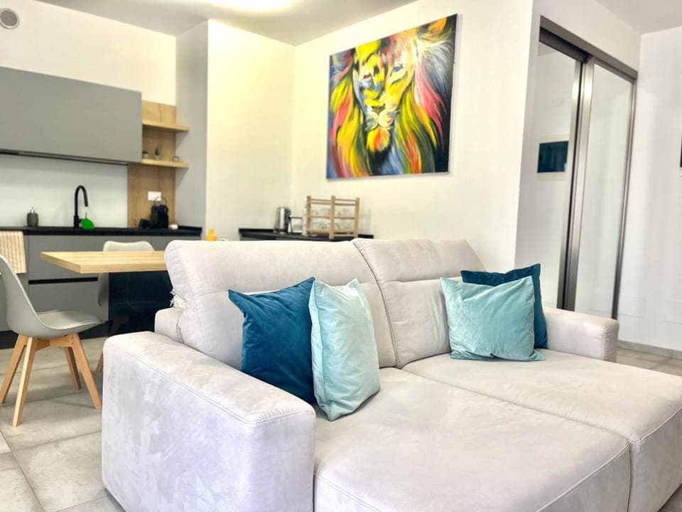 Kitchen or kitchenette, Living room, Seating area, Dining area