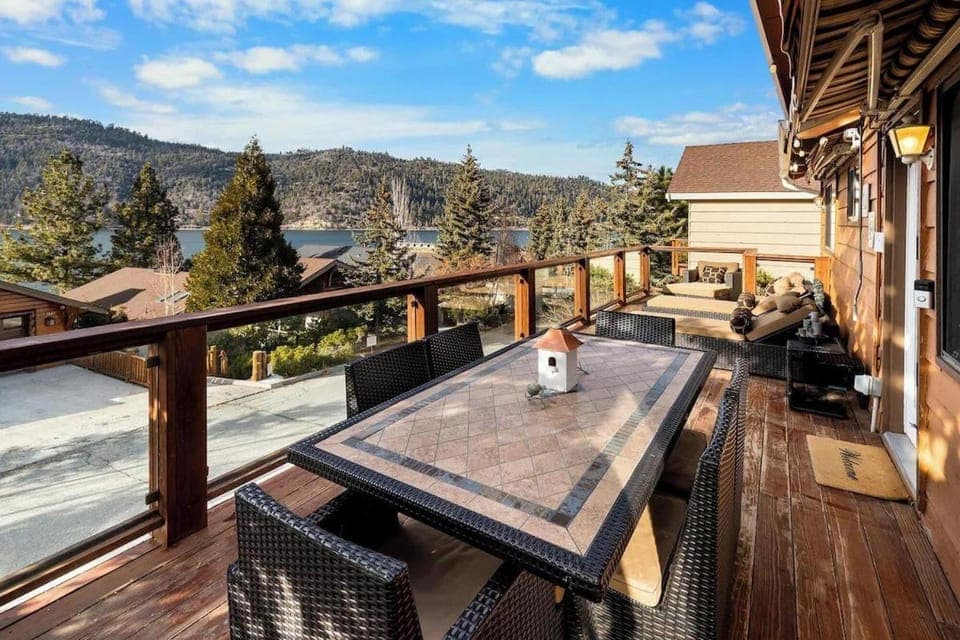 Lakeview Retreat - Walk to Lake, Close to Slopes House in Big Bear