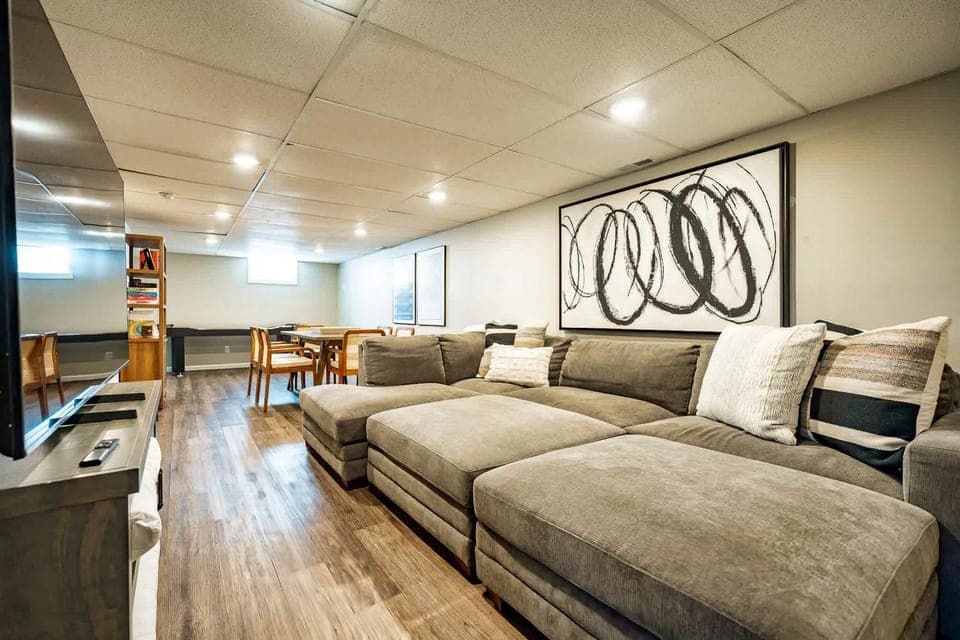 Hot Tub - Fire Pit - Shuffleboard - Walk to Track - Family Friendly House in Indianapolis