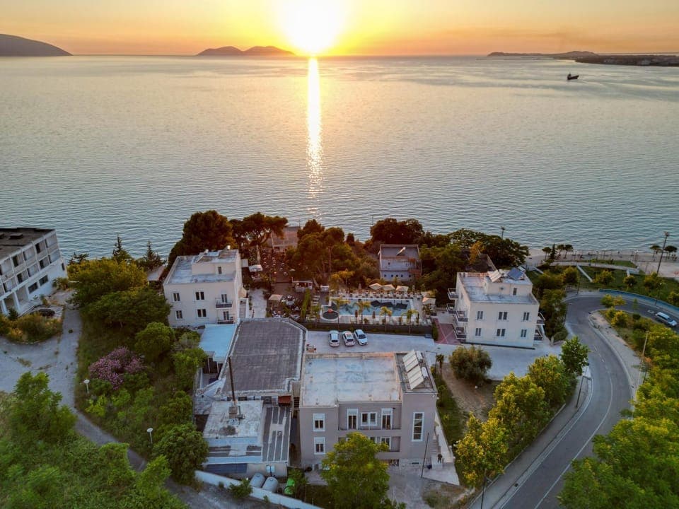 Property building, Swimming pool, Parking