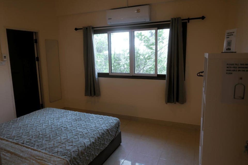 Bed, Photo of the whole room, Bedroom, air conditioner
