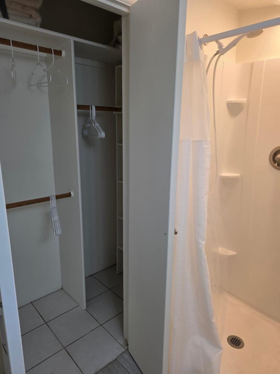 Shower, wardrobe