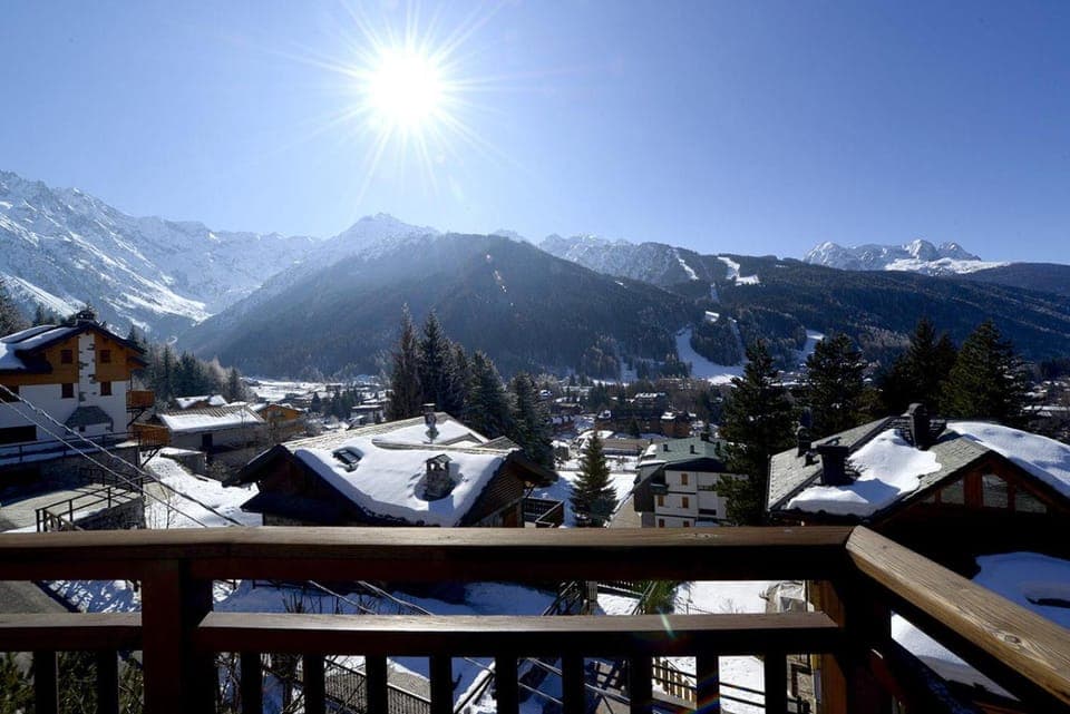 Balcony/Terrace, Mountain view