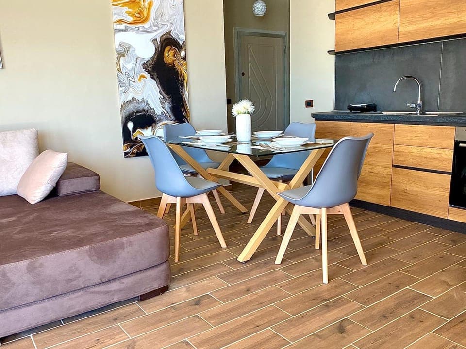 Kitchen or kitchenette, Living room, Seating area, Dining area