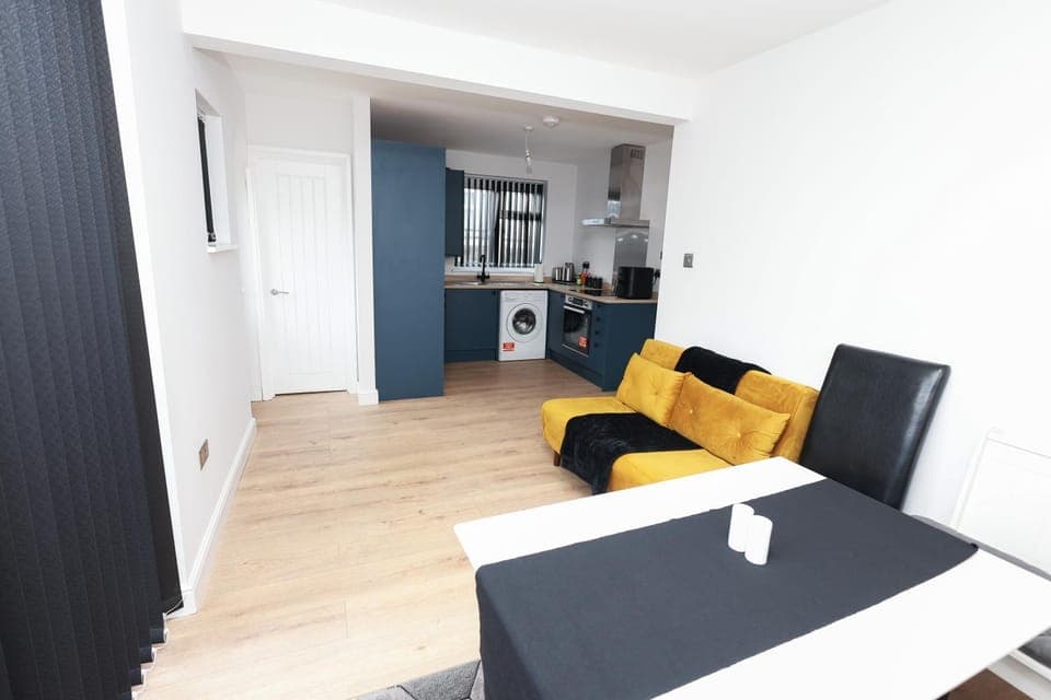 Kitchen or kitchenette, Seating area