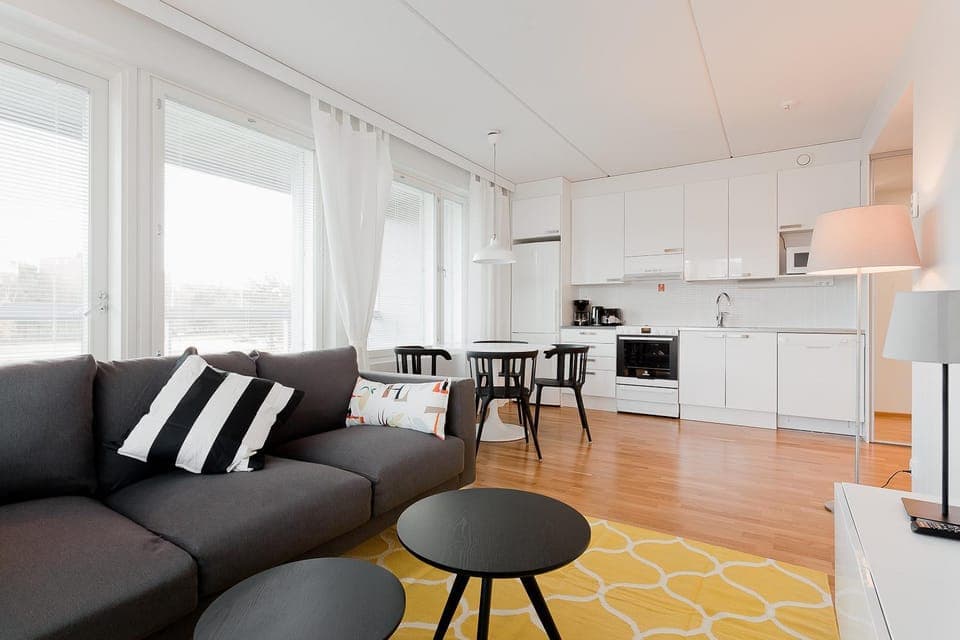 Coffee/tea facilities, Kitchen or kitchenette, Living room, Seating area, Dining area