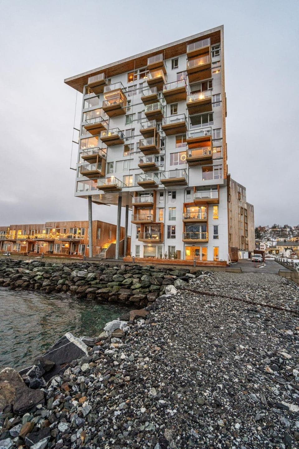 Deluxe Arctic Seafront with Sea & Mountain views Apartment in Tromso